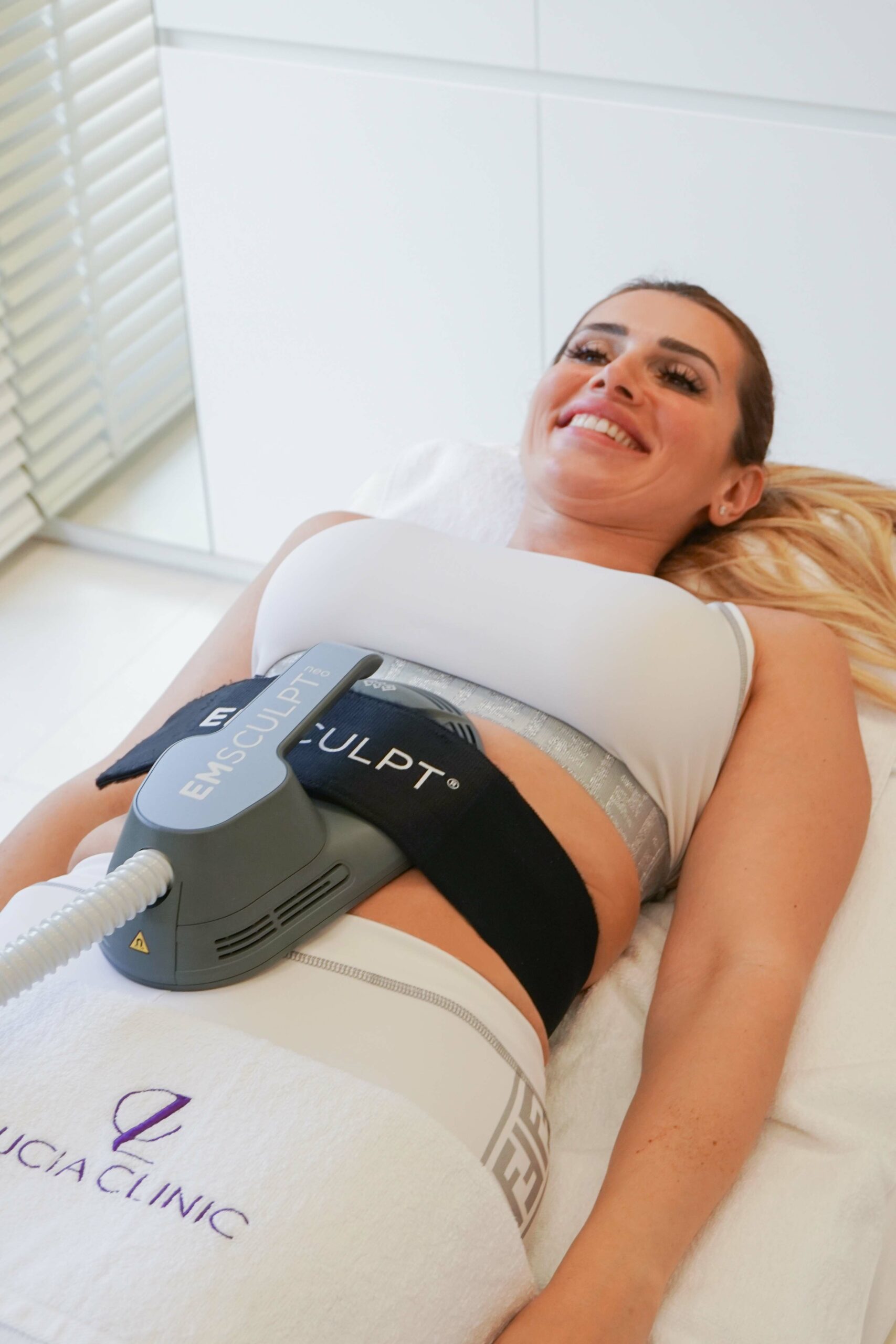 During 3 months after the last session, the general appearance of muscles continues to improve so we can conclude that the results of EmSculpt NEO treatments are long-lasting.