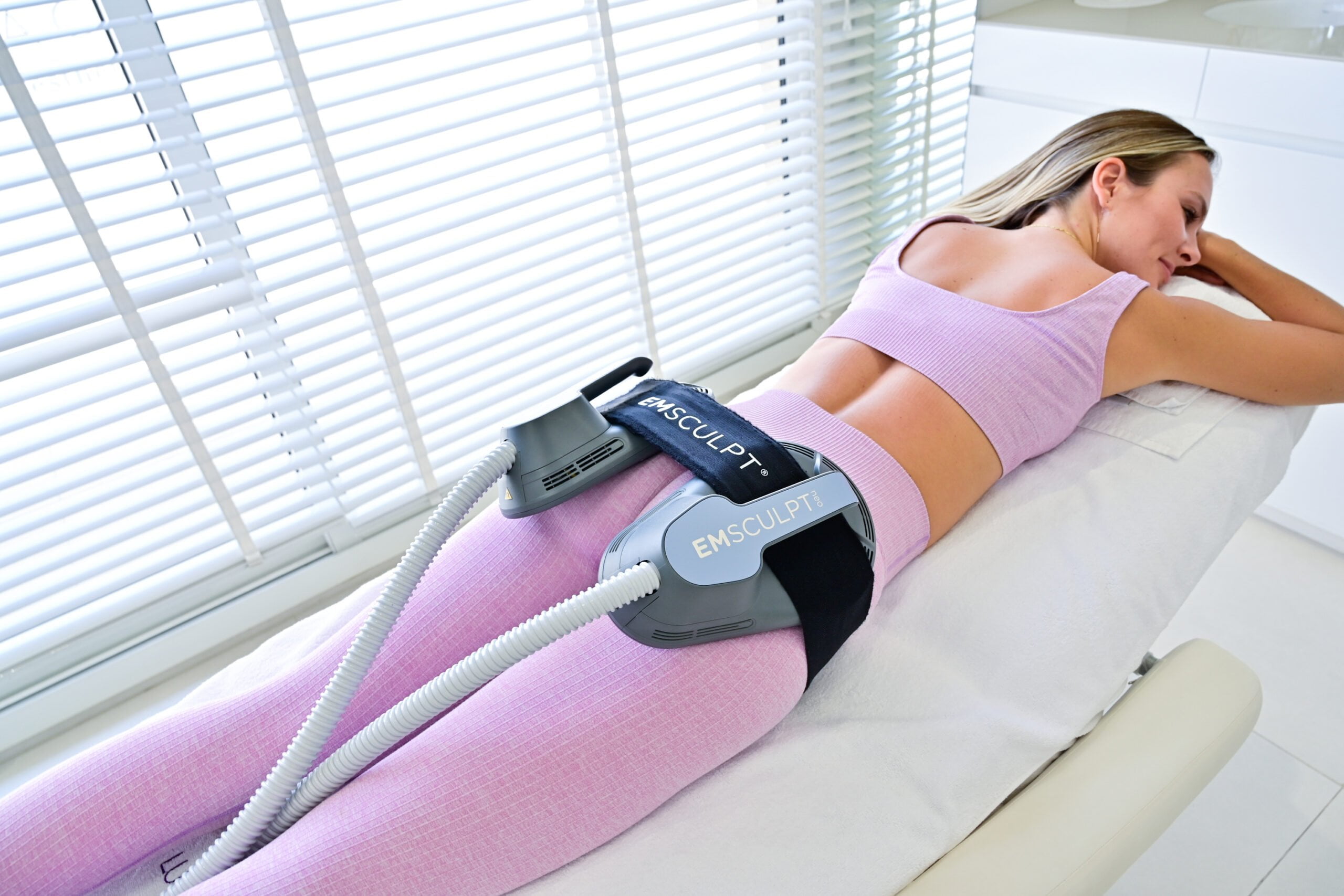 EmSculpt NEO treatment can be used for fat cells elimination, skin tightening and cellulite reduction.