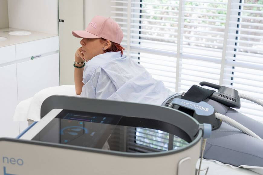 Lucia Clinic EmSculpt NEO for comprehensive body sculpting
